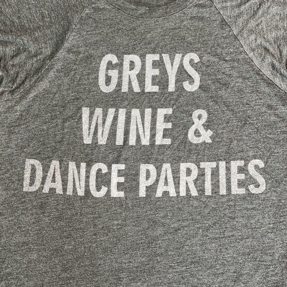 Greys, Wine & Dance Parties Gray Short Sleeve Crew Neck T-Shirt Size Small - Picture 2 of 7